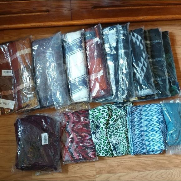 14 pcs Blanket scarfs - Picture 2 of 6
